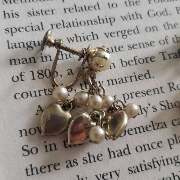 Vintage Golden Hearts and Pearls Earrings - Picture 2 of 4